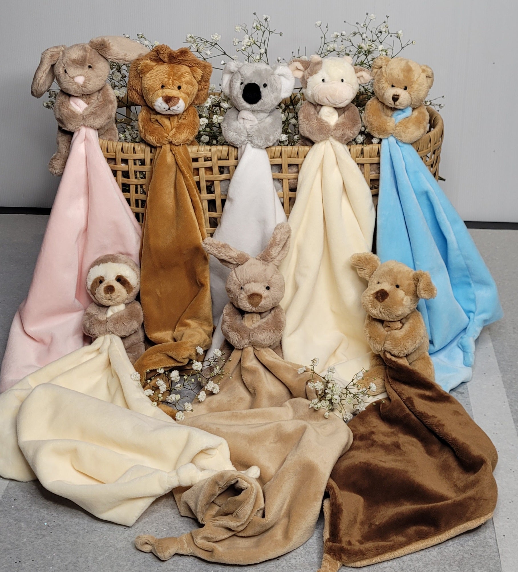 Baby blanket shop with toy